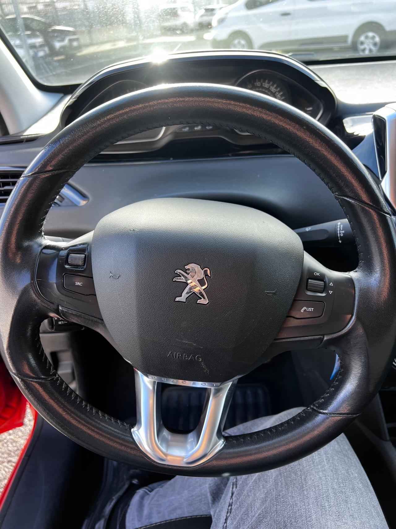 Peugeot 208 PureTech 82 5p. GPL Allure