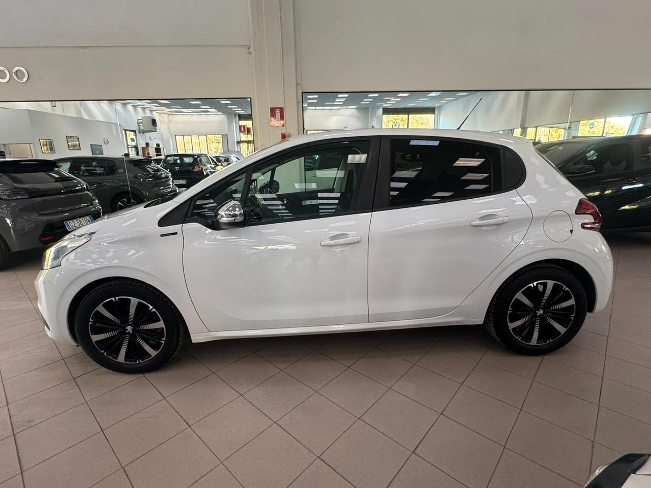 Peugeot 208 PureTech 82 Stop&Start 5 porte Allure - EDIZIONE LIMITATA: SIGNATURE