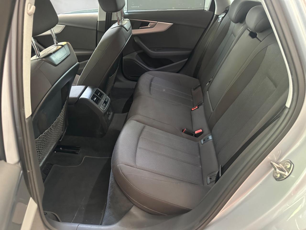 Audi A4 Avant 30 TDI/136 CV S tronic line edition