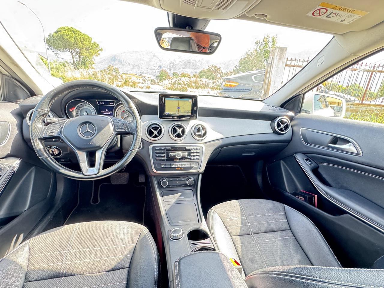 MERCEDES-BENZ GLA 200CDI PREMIUM PER NEOPATENTATI