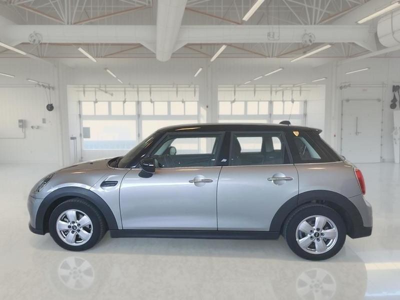 MINI COOPER ESSENTIAL AUTO 5 PORTE BERLINA