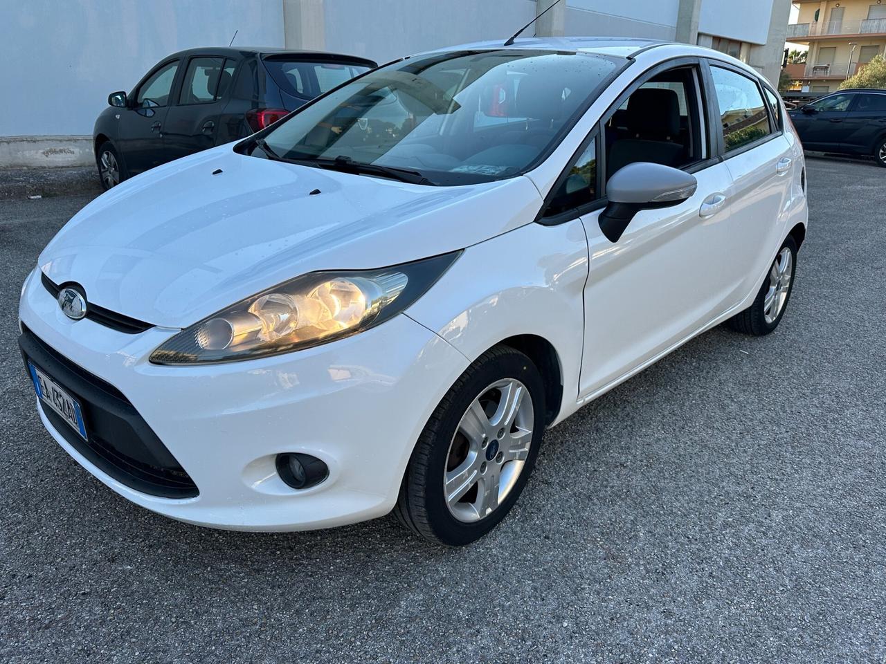 Ford Fiesta 1.2 82 CV 5 porte Titanium 2010 neopatentati