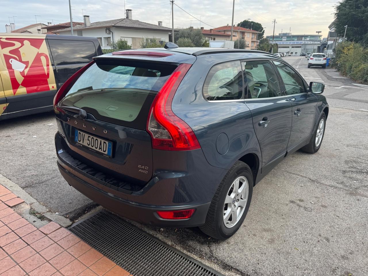 Volvo XC 60 XC60 2.4 D 163 CV AWD Geartronic Kinetic