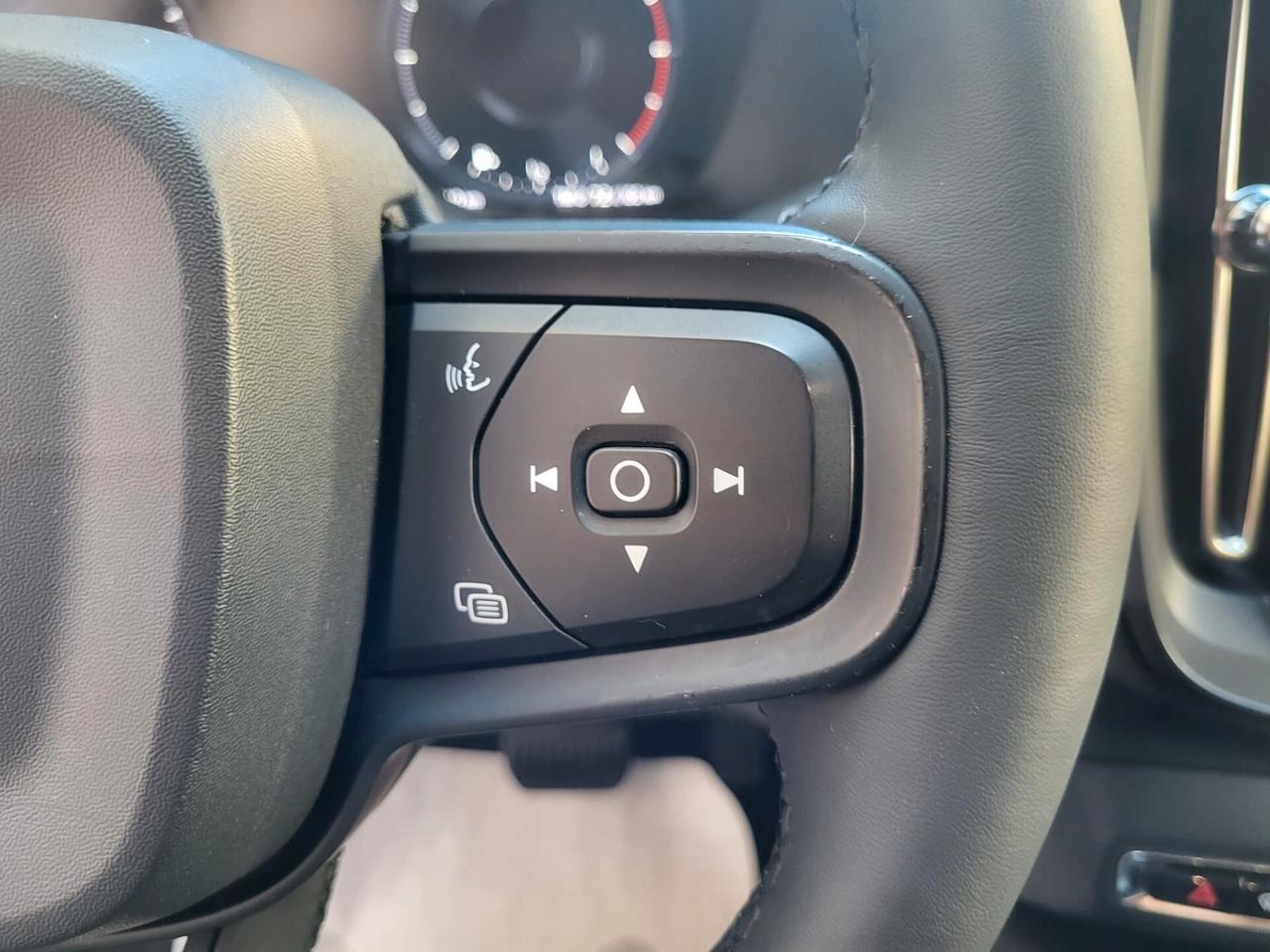Volvo XC40 D3 Geartronic Business+Cerchi Black+Retrocamera+Fari Led..