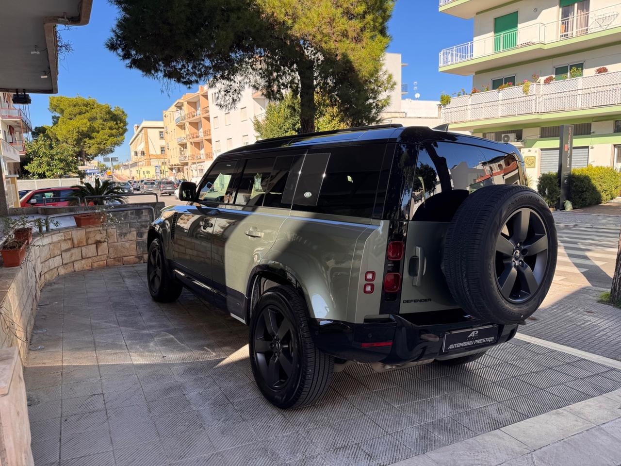 Land Rover Defender 110 3.0 I6 200 CV AWD Auto X-Dynamic HSE