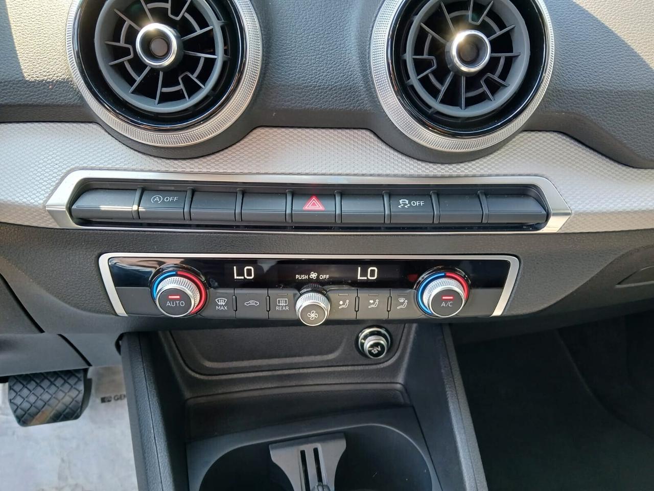 Audi Q2 35 TDI S tronic Identity Black-AZIENDALE