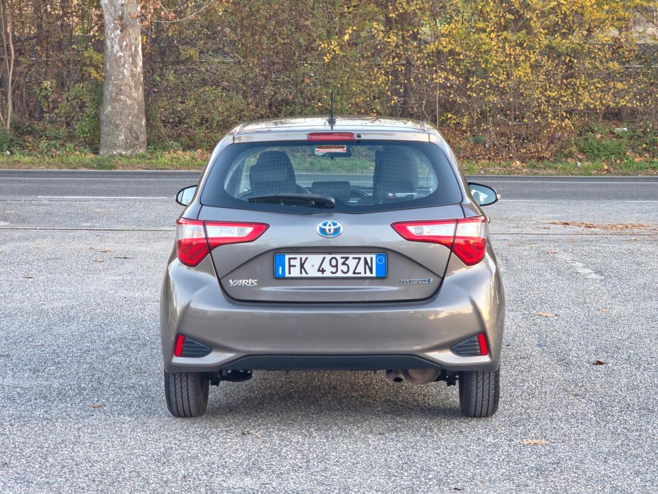 Toyota Yaris 1.5 Hybrid 5 porte Business 2017-E6B Automatico NEO