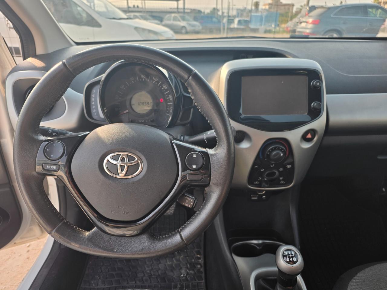 Toyota Aygo 1.0 VVT-i 69 CV 5 porte x-clusiv