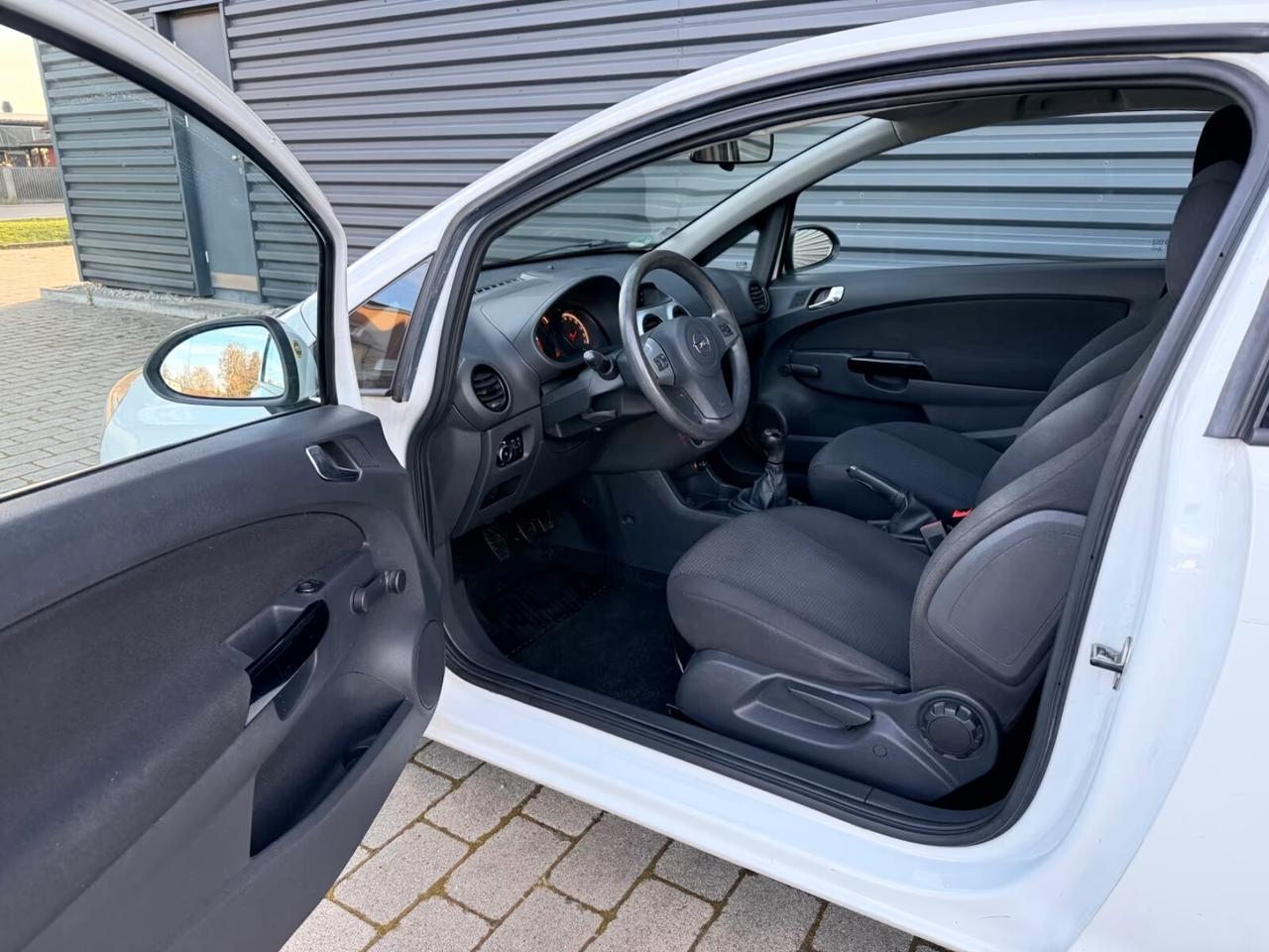 Opel Corsa 1.2 3 porte One ok neo patentati