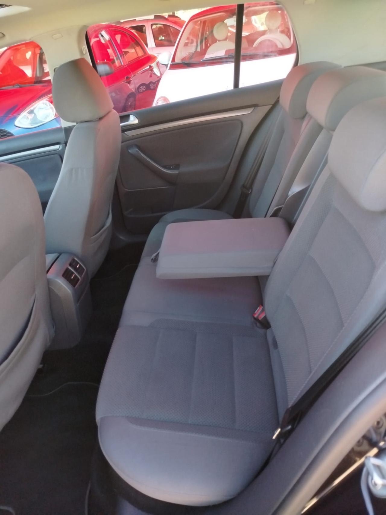 Volkswagen Golf 1.6 16V FSI 5p. Sportline