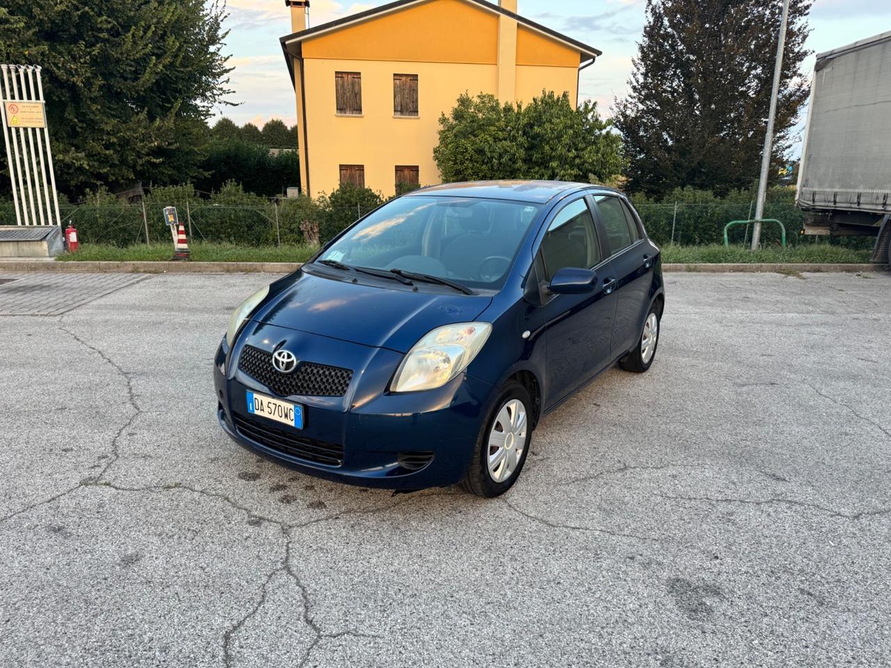 Toyota Yaris 1.0 5 porte Sol