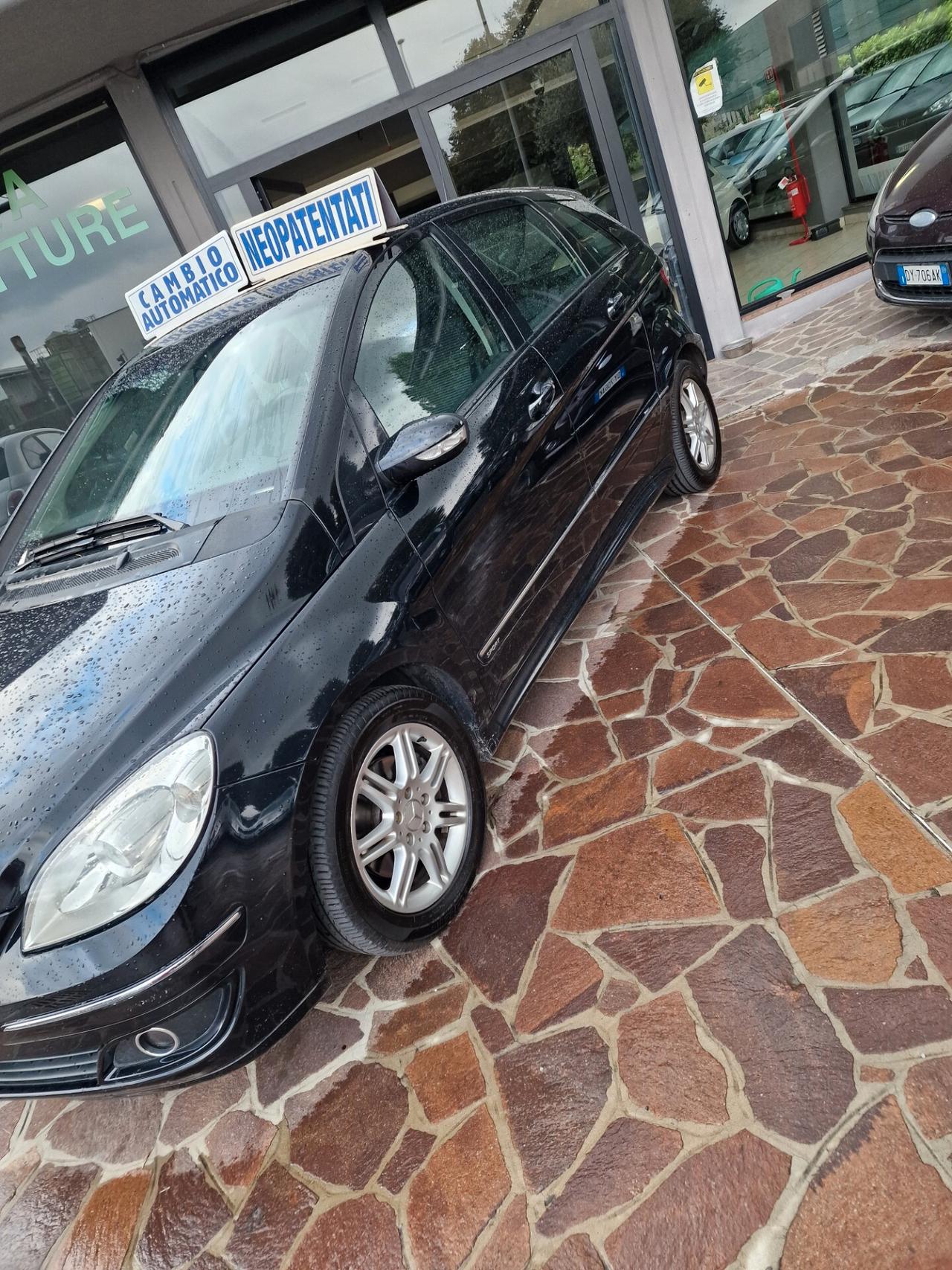 Mercedes-benz B 200 CDI PER NEOPATENTATI E CAMBIO AUTOMATICO