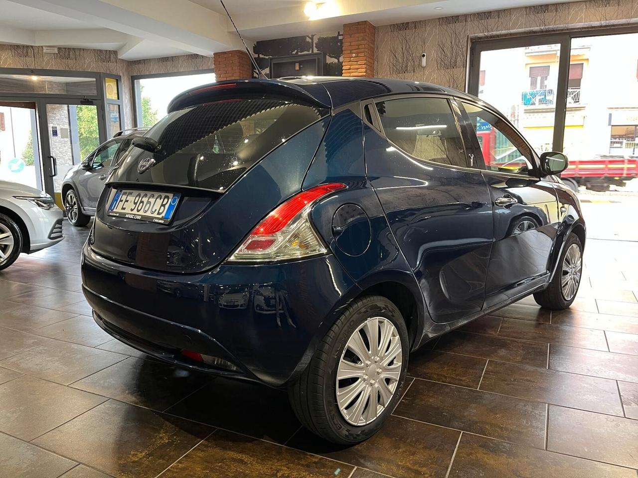 Lancia Ypsilon 1.2 69 CV 5 porte Silver
