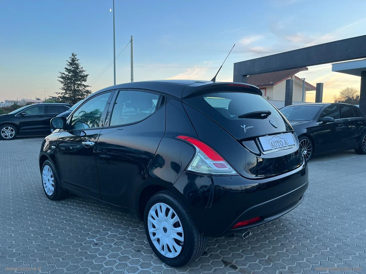 LANCIA Ypsilon 1.2 69 CV 5p. S&S Silver