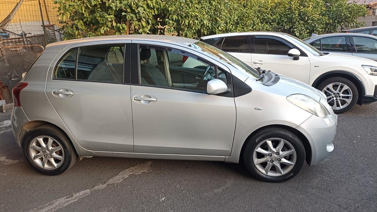 Toyota Yaris 1.4 D-4D 5 porte M-MT Sol automatica