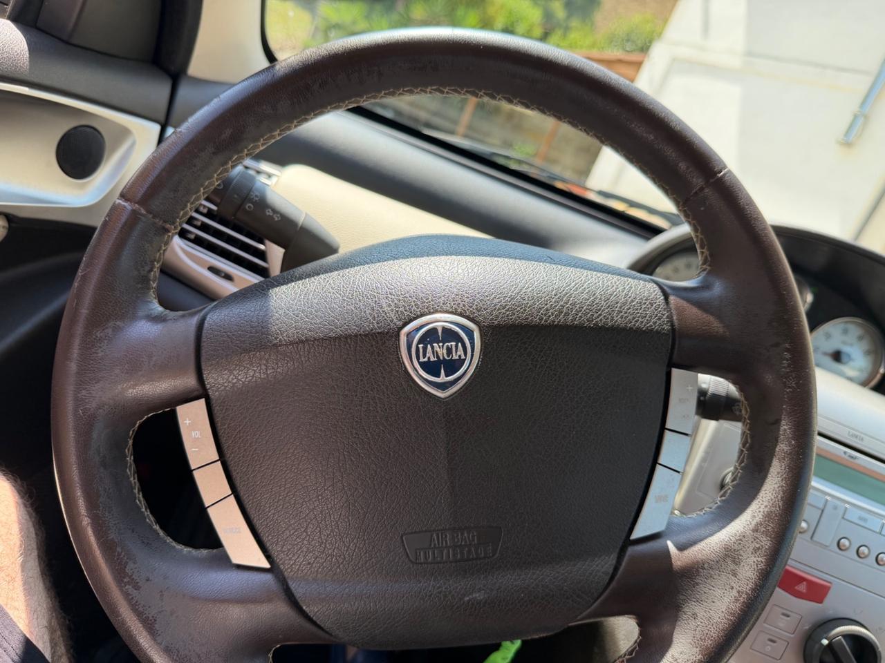 Lancia Ypsilon 1.3 MJT 90 CV Platino