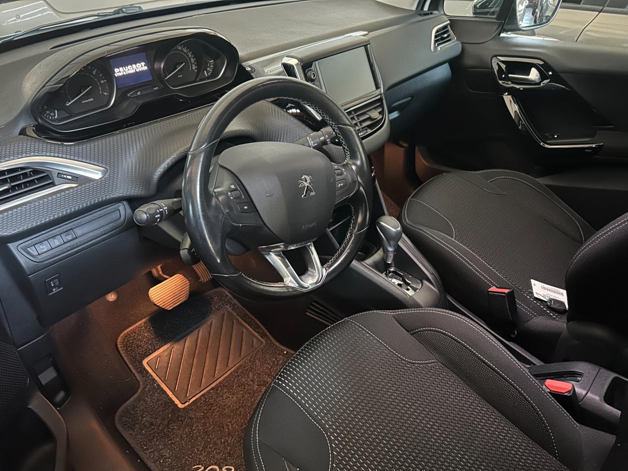 Peugeot 208 5 porte cambio automatico