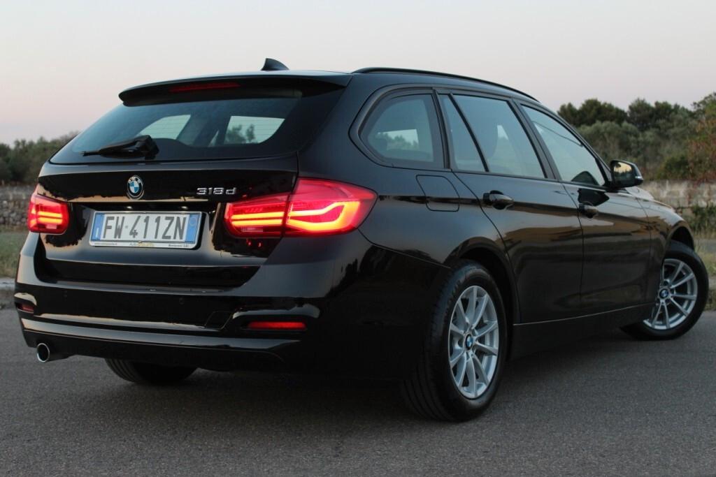 BMW 318d Touring Aut. *RETROCAMERA *FULL LED