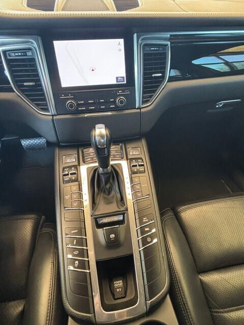 Porsche Macan Turbo 3.6 benzina 400cv pdk 2017