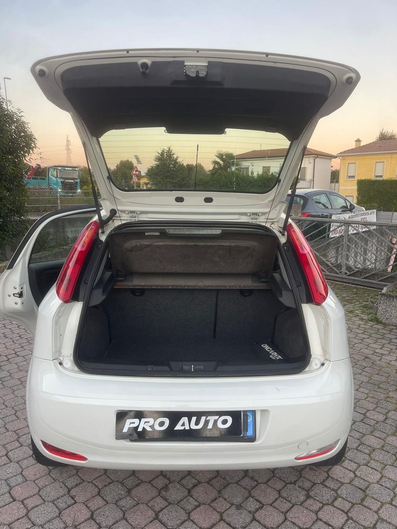 Fiat Punto 1.4 8V 5 porte Natural Power Street 2017