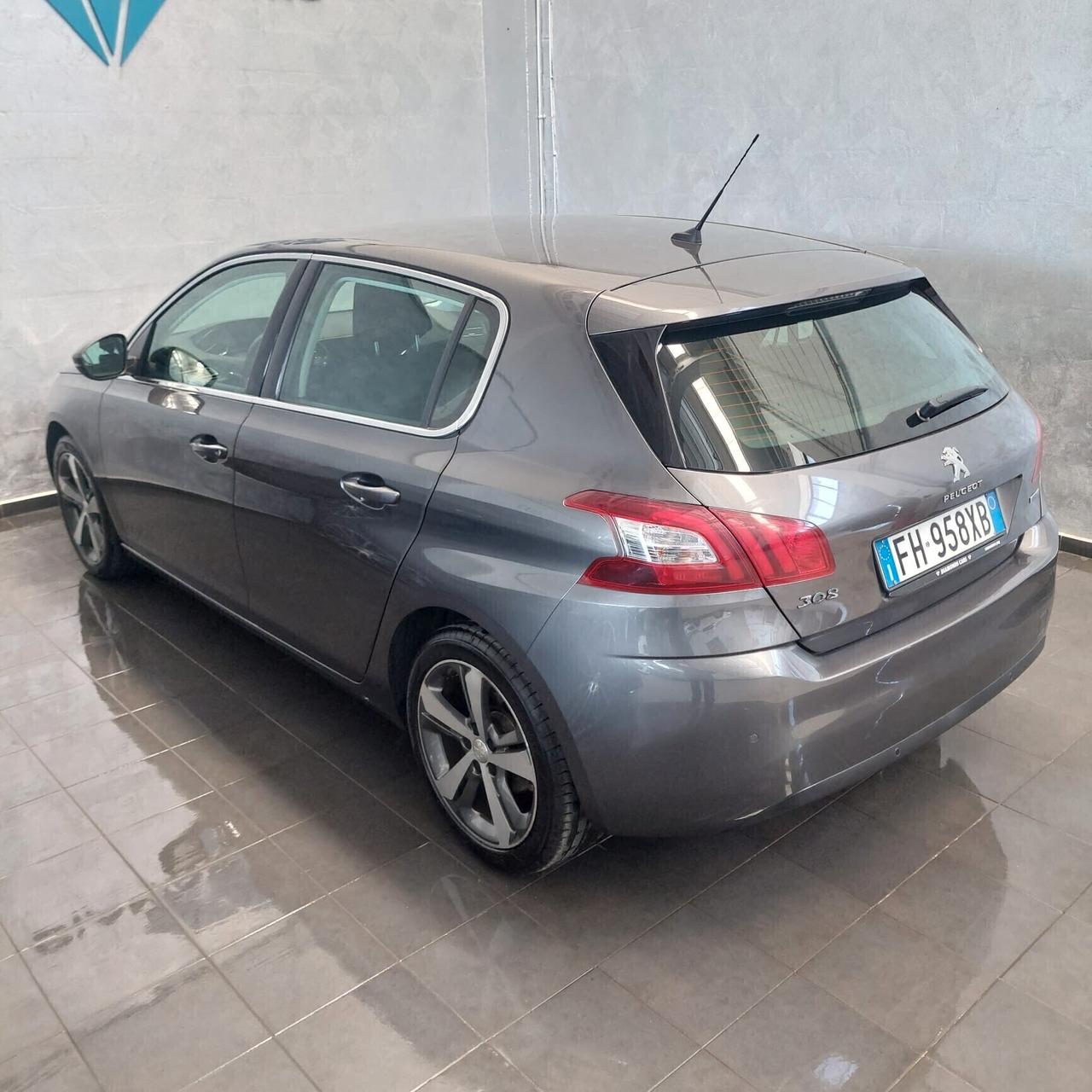 Peugeot 308 1.2 turbo benzina
