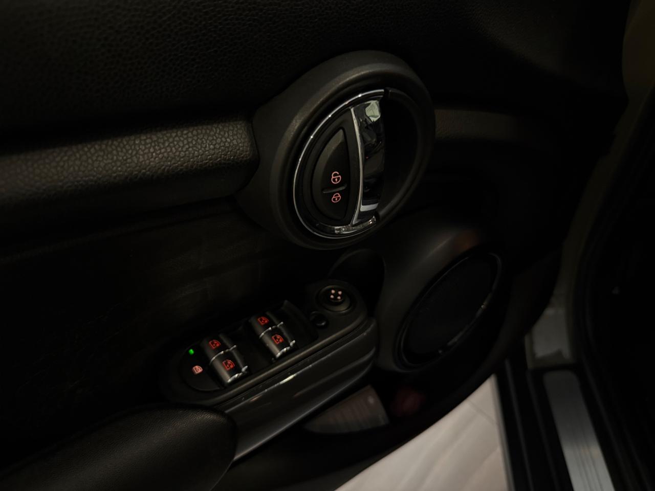 Mini one 1.5 Baker Street 2019 150.000KM