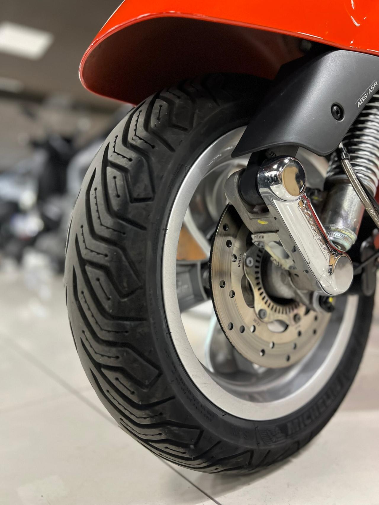 Vespa GTS 300