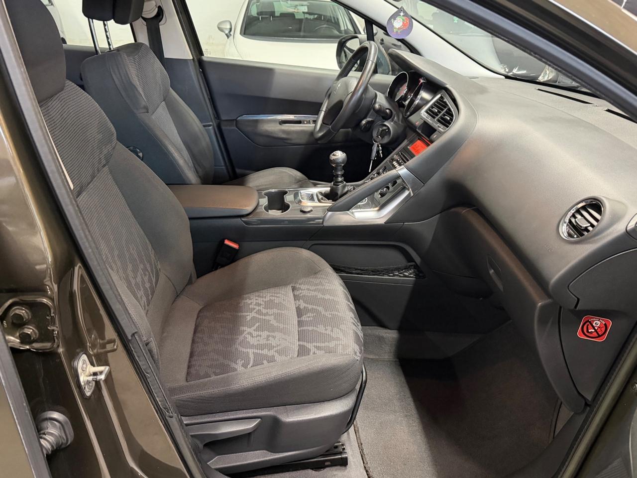 Peugeot 3008 1.6 HDi 115CV Allure