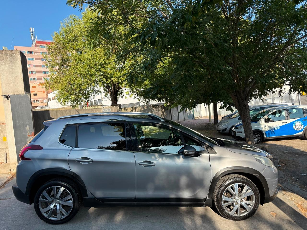 Peugeot 2008 BlueHDi 100 Allure