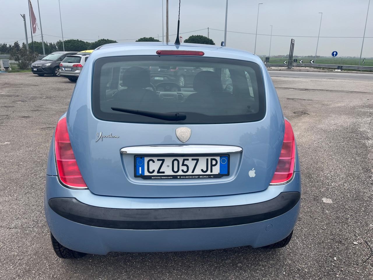 Lancia Ypsilon 1.4 16V Argento GPL ok neopatentati