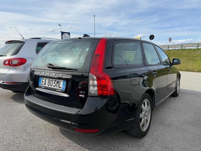 VOLVO V50 D2 R-design