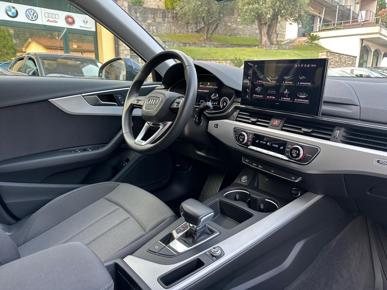 Audi A4 40 TDI quattro S tronic Business Advanced