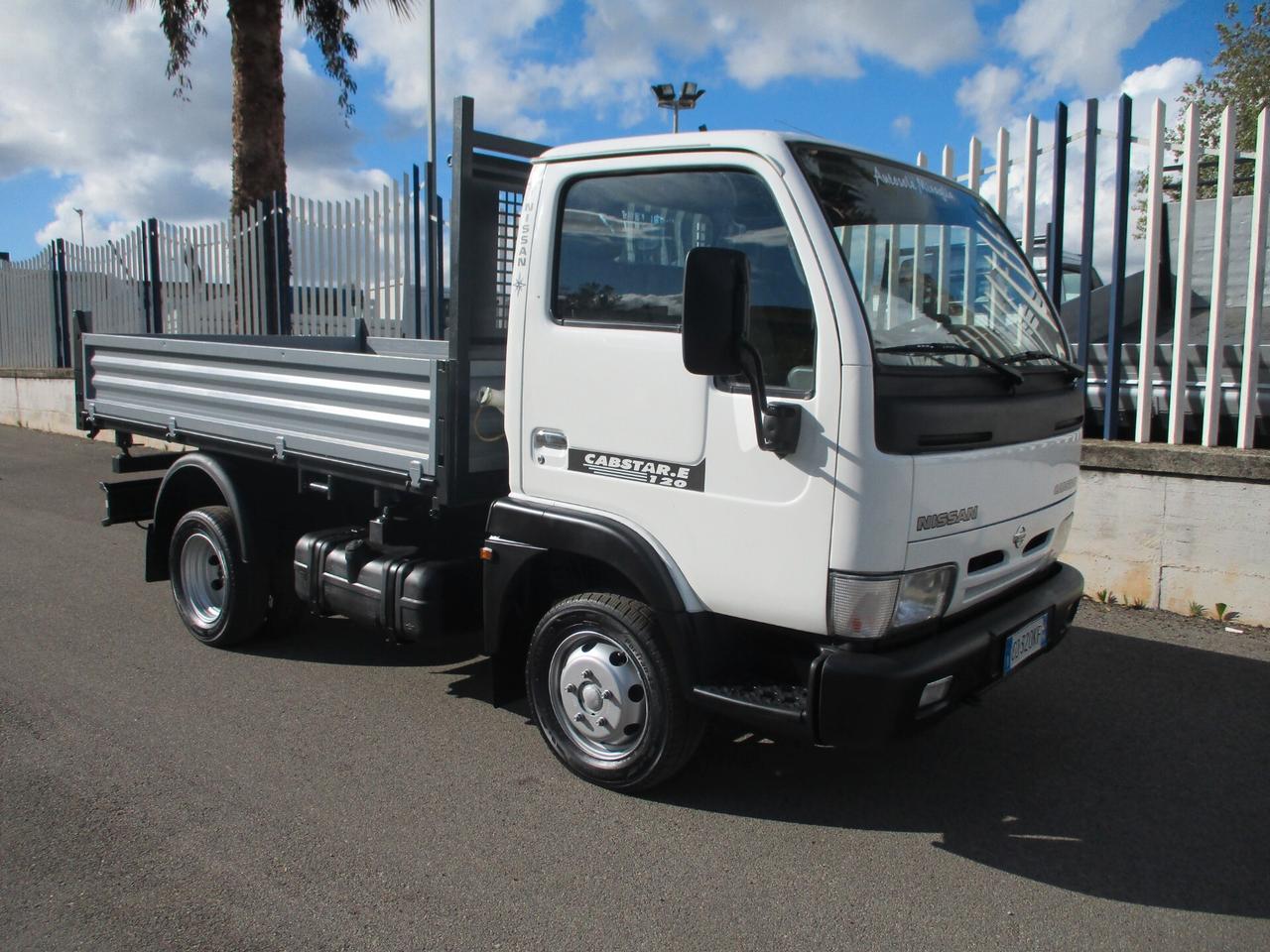 Nissan Cabstar 3000 120CV RIBALTBILE TRILATERALE **PERFETTO**