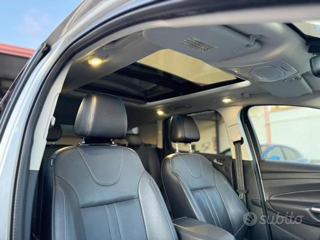 FORD Kuga 2.0 TDCI 163 CV 4WD Powershift Titaniu