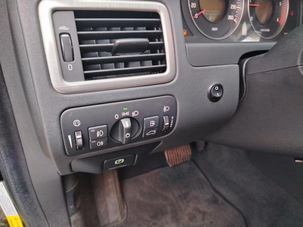 Volvo V70 2.4 D5 Summum