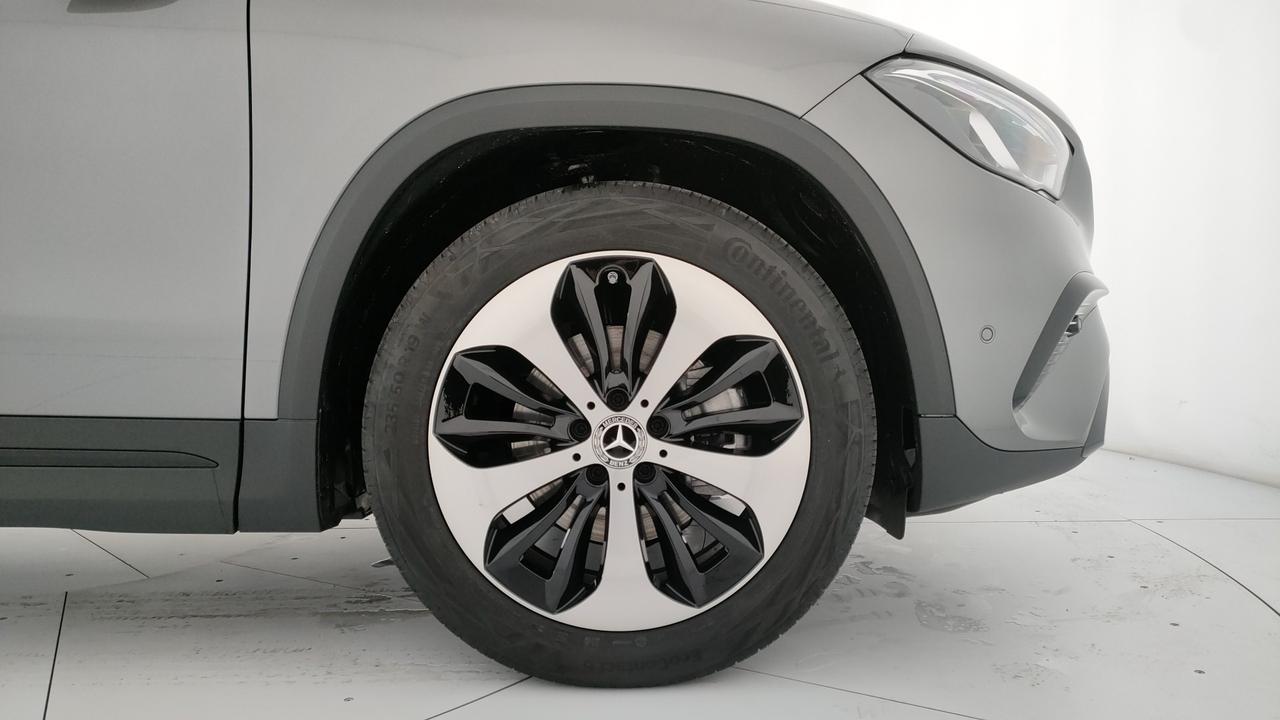 Mercedes-Benz GLA 180 d Automatic