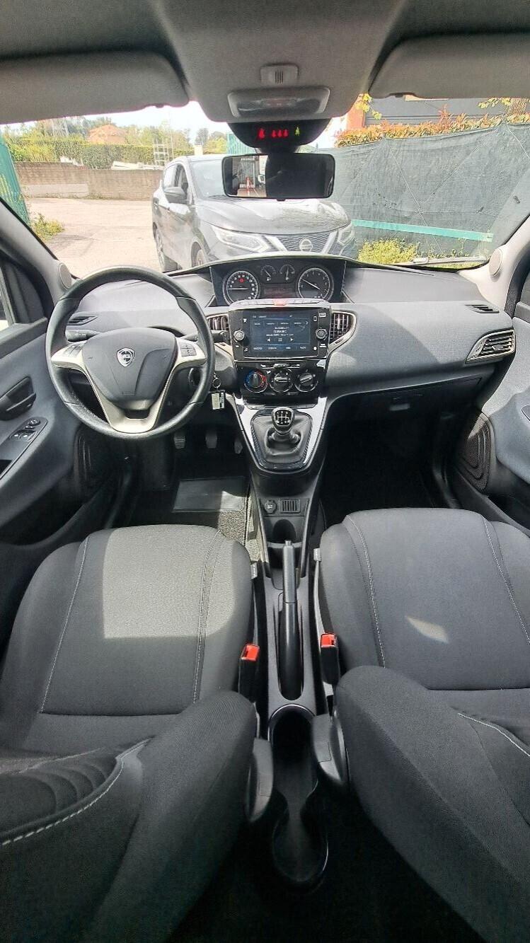 Lancia Ypsilon 1.0 FireFly 5 porte S&S Hybrid Ecochic Gold
