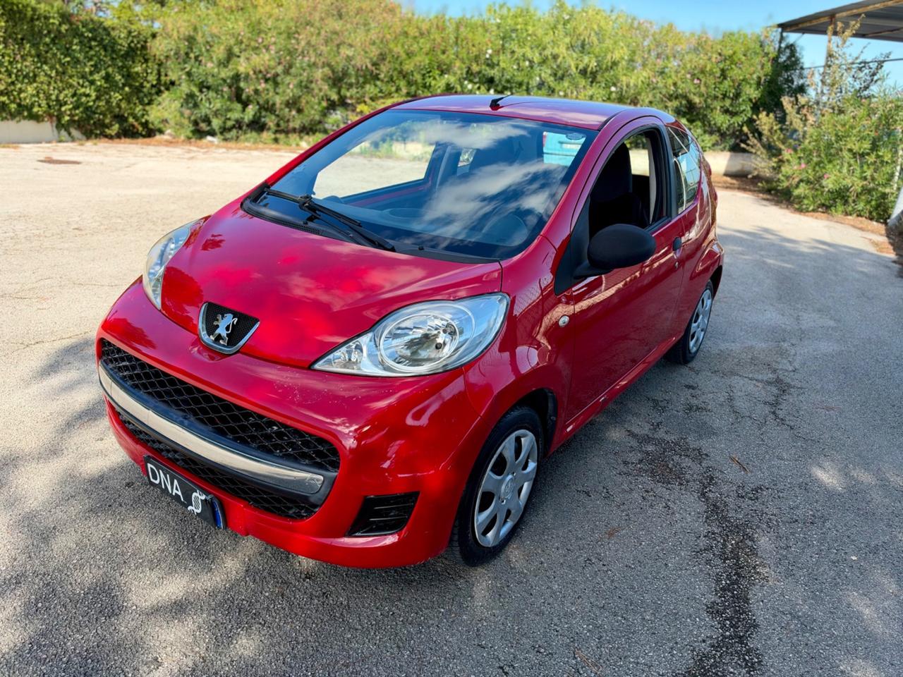 Peugeot 107 1.0 benzina neopatentati uniproprietà