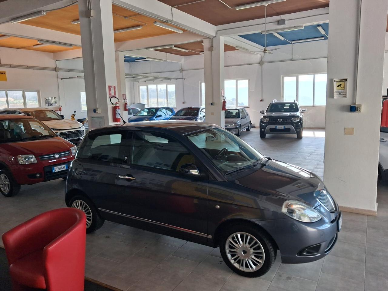 Lancia Ypsilon 1.3 MJT 75 CV Unyca