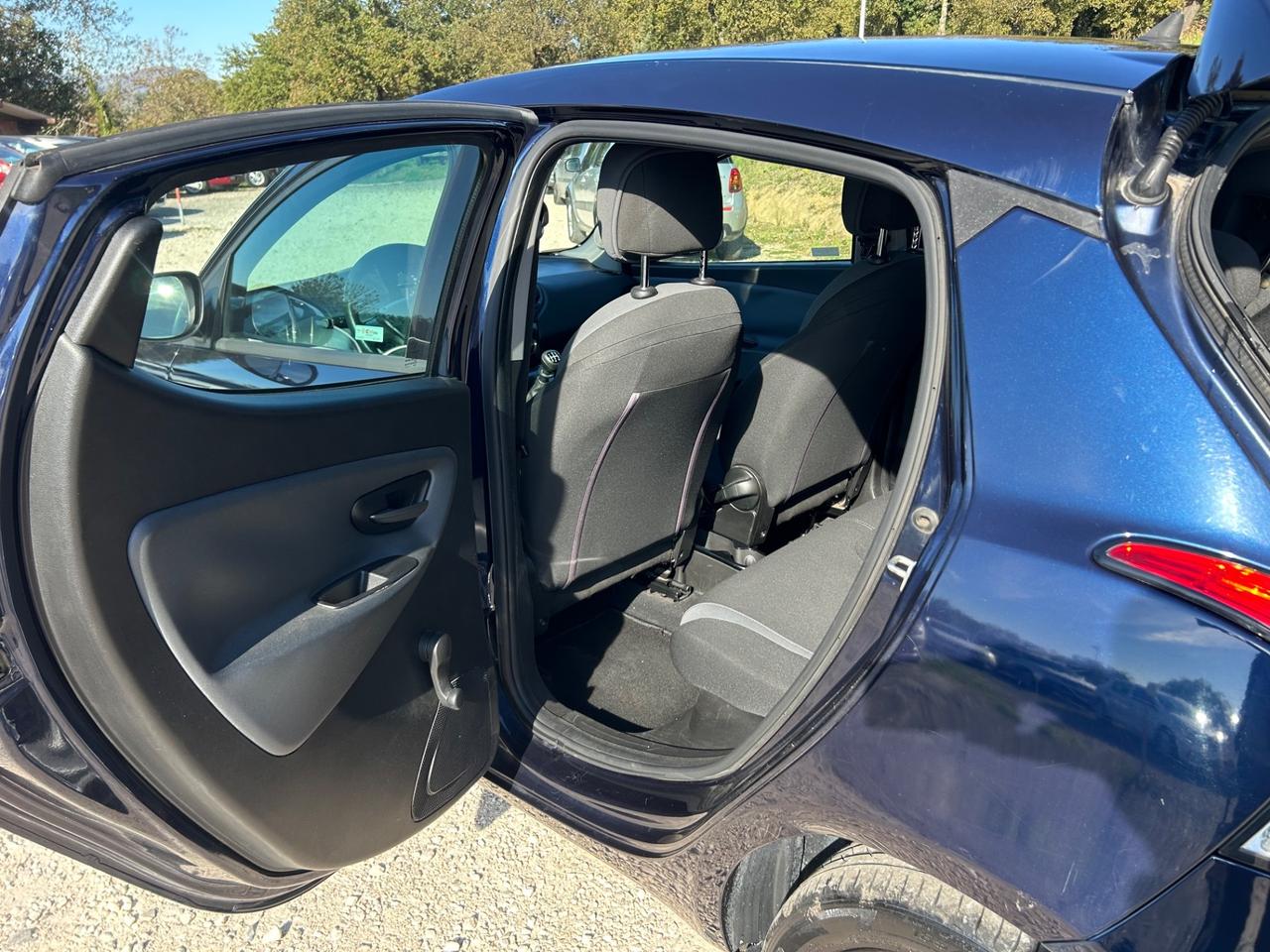 Lancia Ypsilon 1.2 69 CV 5 porte GPL Ecochic Silver neopatentati