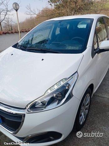 Peugeot 208 autocarro n1 4 posti