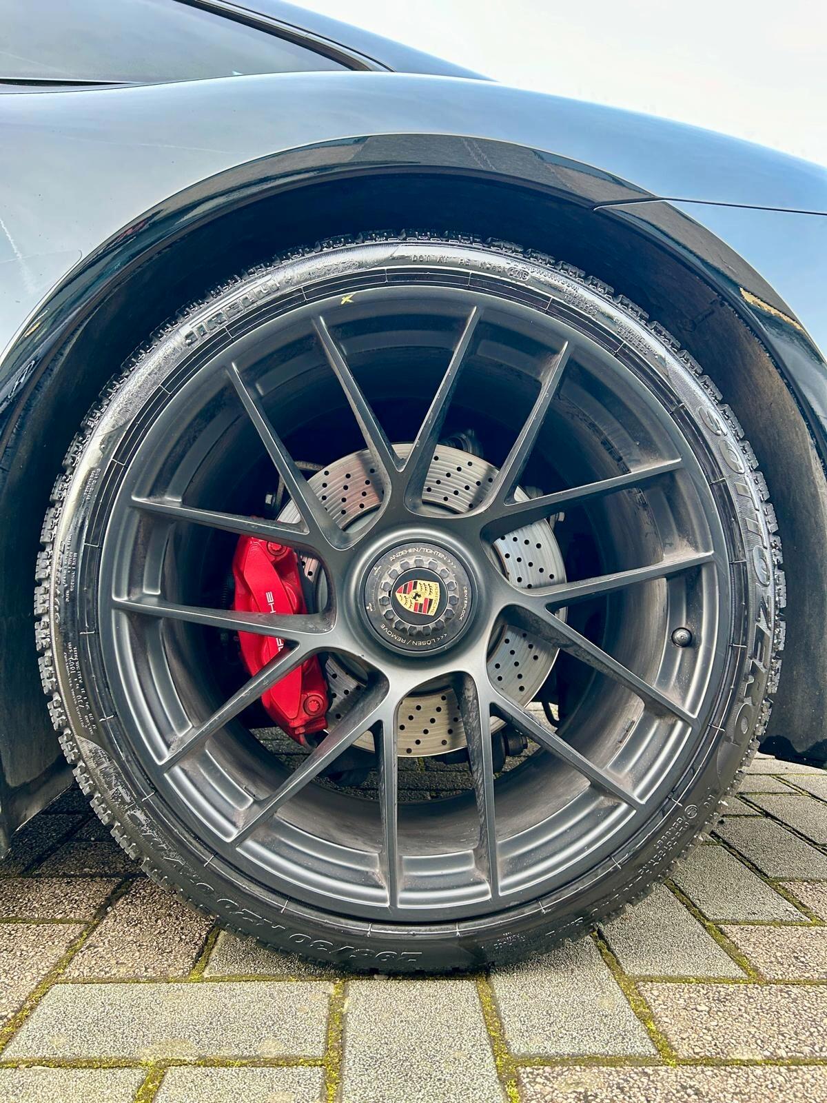 Porsche 911 3.0 Carrera 4 GTS Coupé