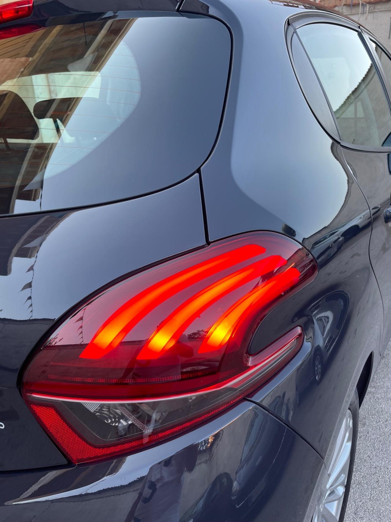 Peugeot 208 BlueHDi 75 5 porte Allure adatta neopatentati