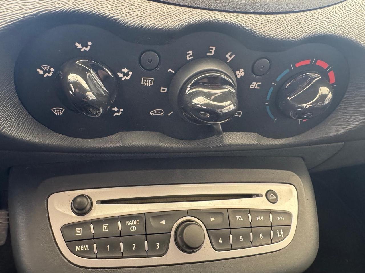 Renault Twingo 1.2 16V Dynamique 76CV 56KW