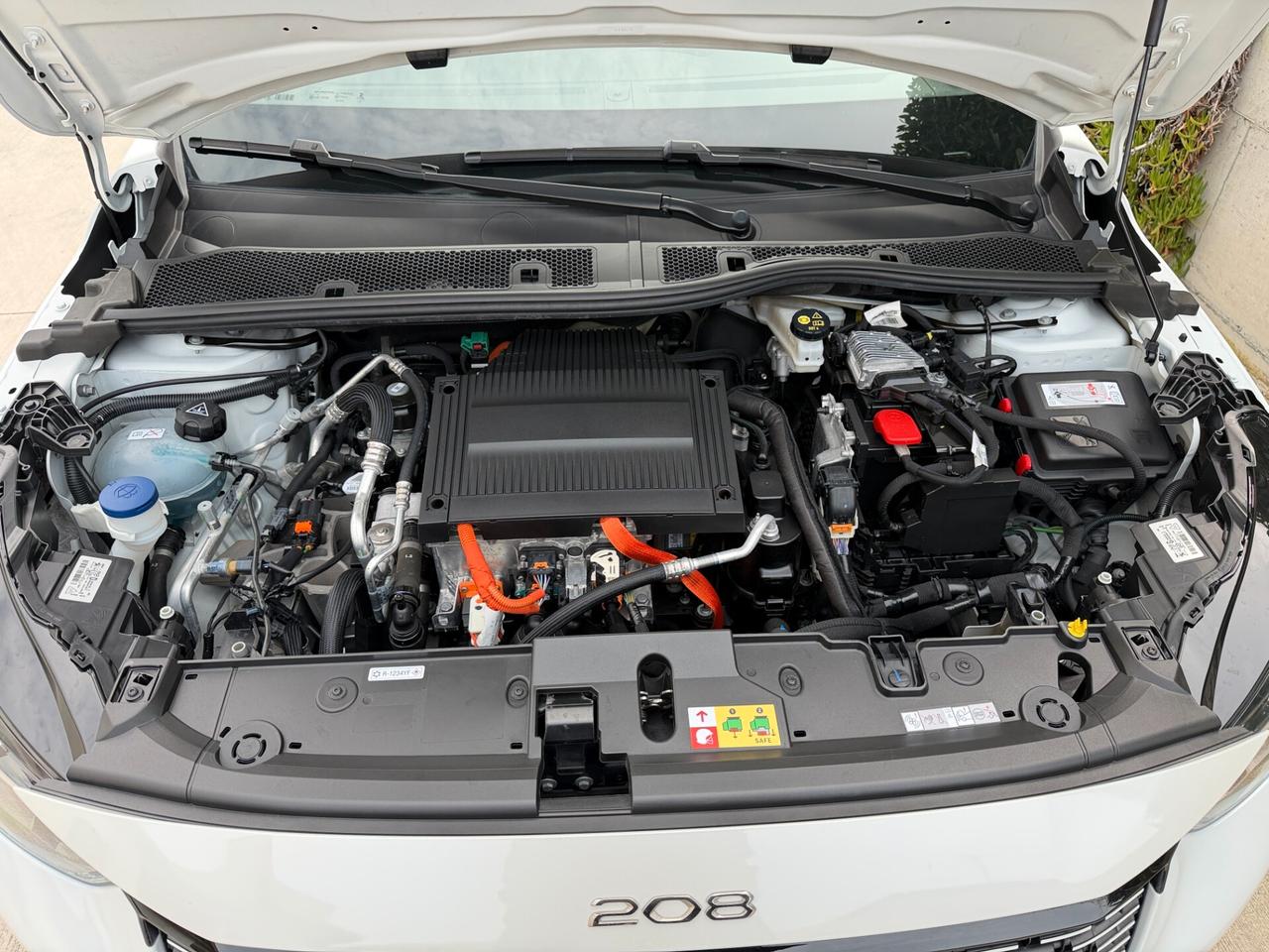 Peugeot 208 motore elettrico 136 CV 5 porte Active