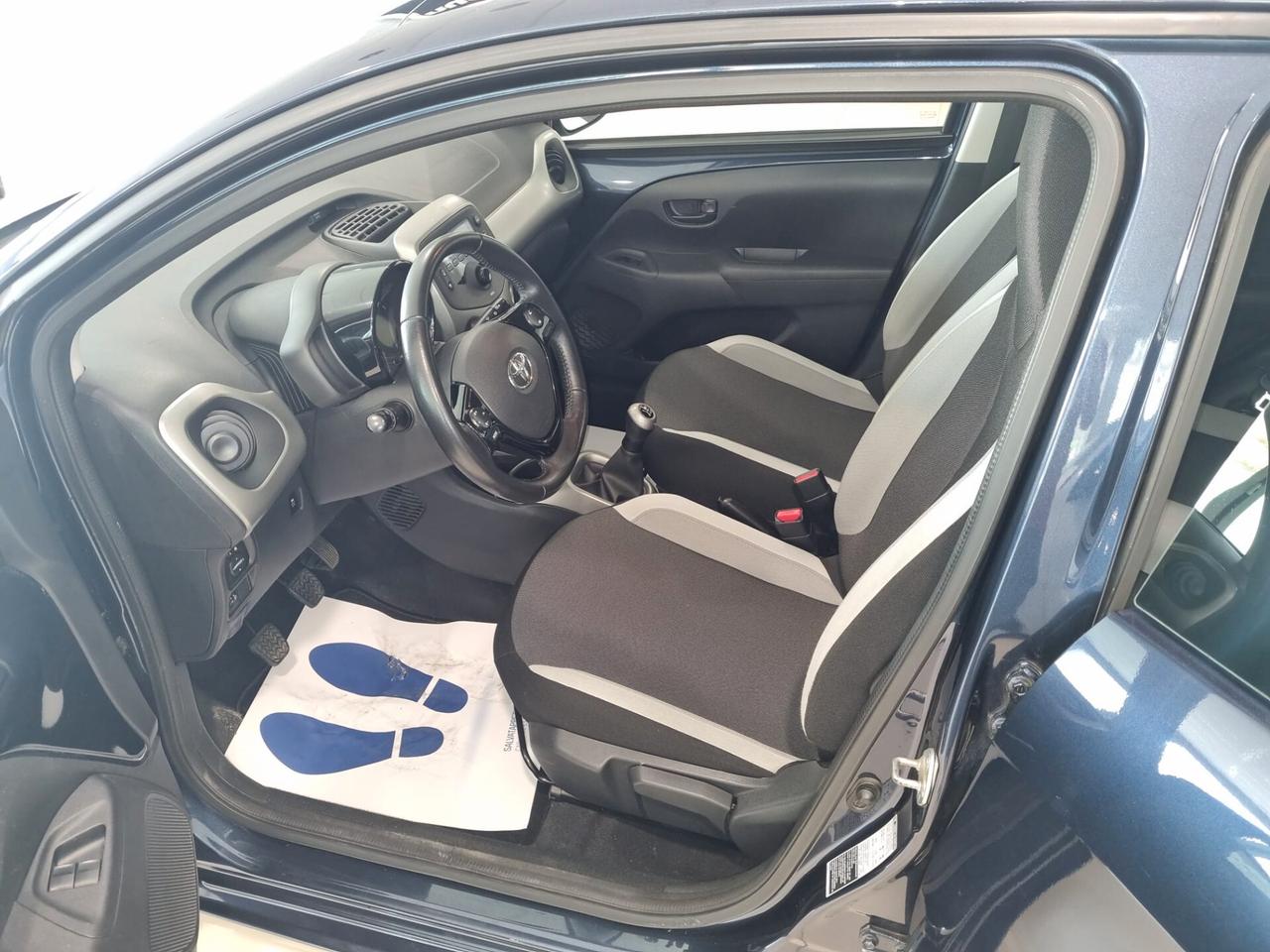 Toyota Aygo 1.0 VVT-i 69 CV 5 porte x-cool