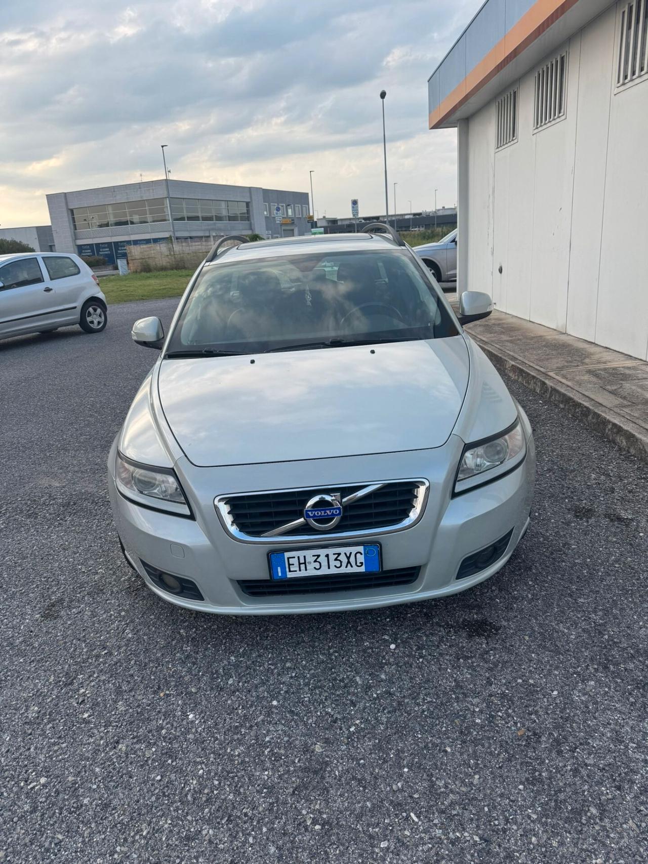 Volvo V50 D2 R-design