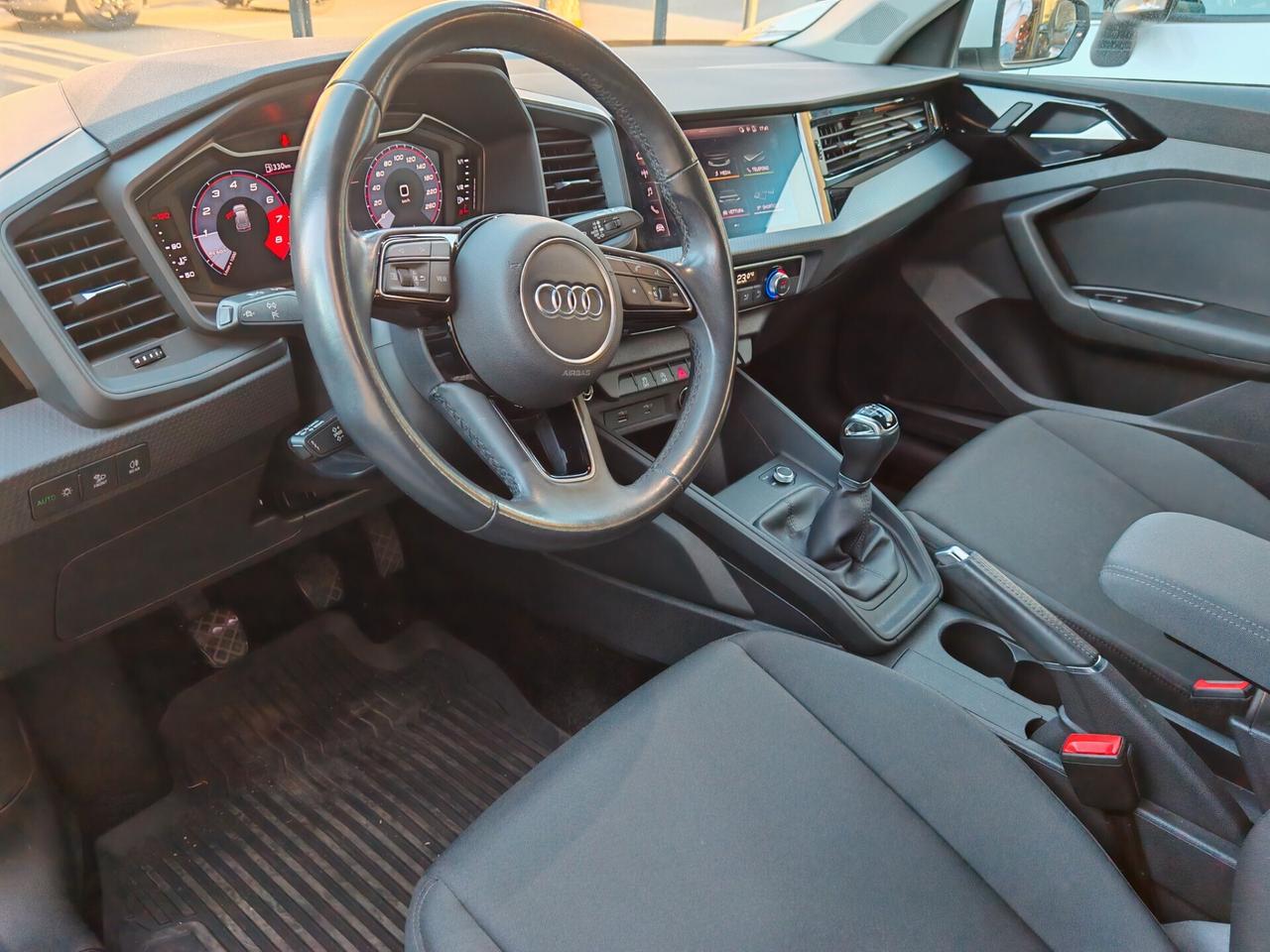 Audi A1 citycarver 30 TFSI Identity Contrast