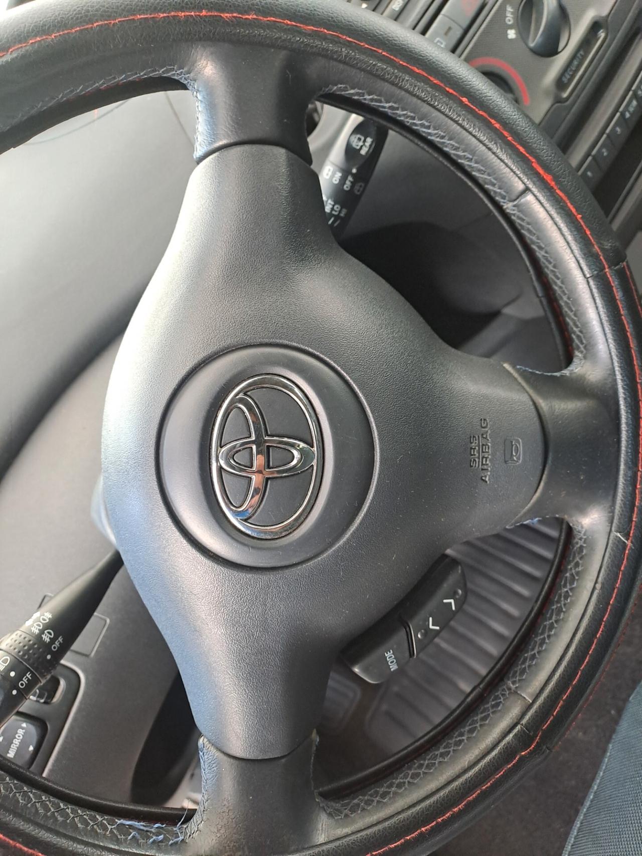 Toyota Yaris 1.3i 16V cat 5 porte Sol