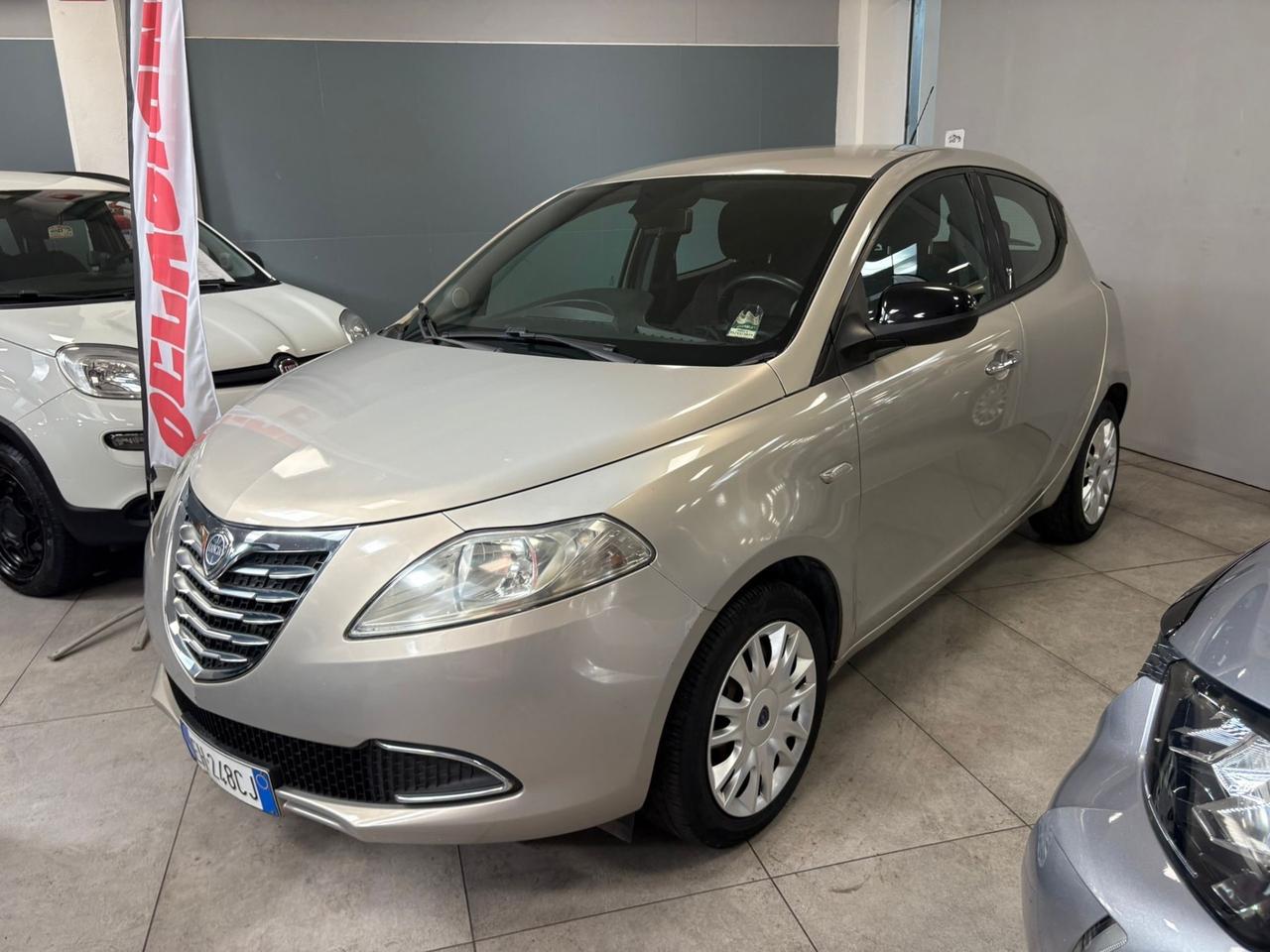 Lancia Ypsilon 1.2 69 CV 5 porte S&S Silver Ok Neopatentati
